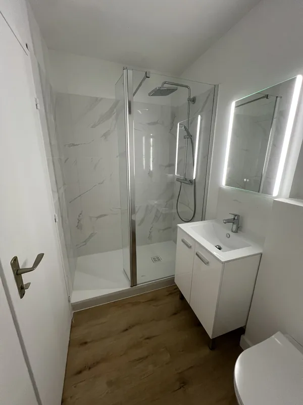 Pose de carrelage réalisée par BM Rénov Design à Tours et en Indre-et-Loire