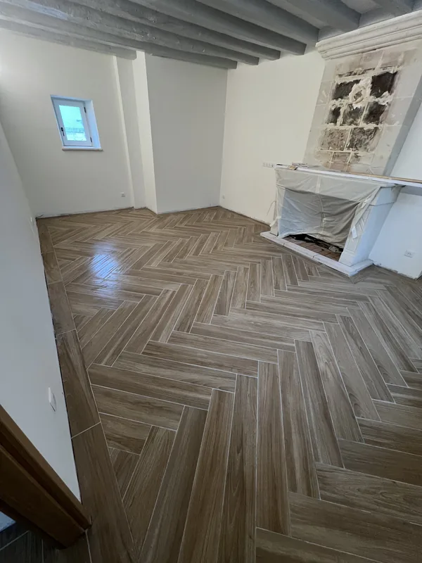 Pose de carrelage réalisée par BM Rénov Design à Tours et en Indre-et-Loire