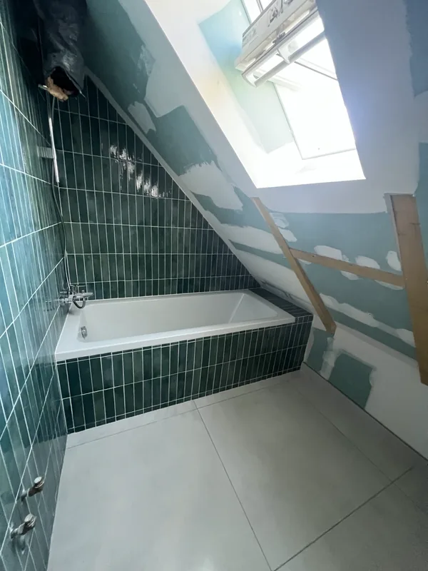 Pose de carrelage réalisée par BM Rénov Design à Tours et en Indre-et-Loire